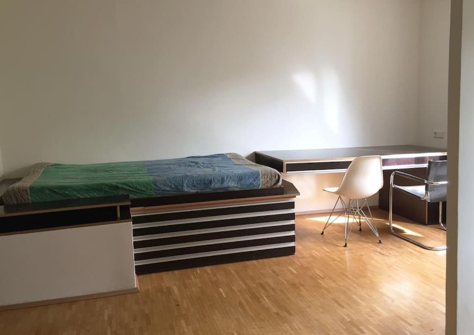 Room In Maisonette With Garden, Parking Place Viena Exterior foto
